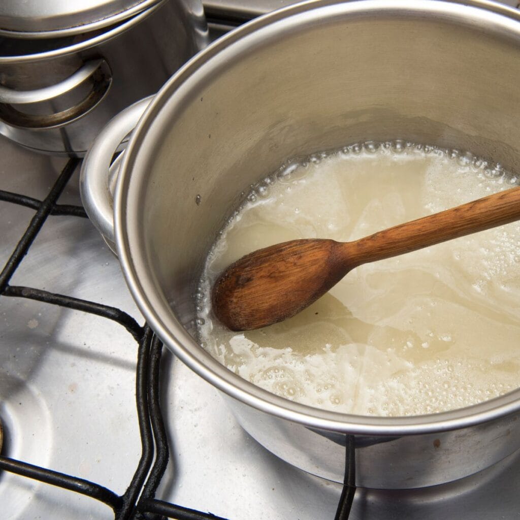 preparing sugar syrup