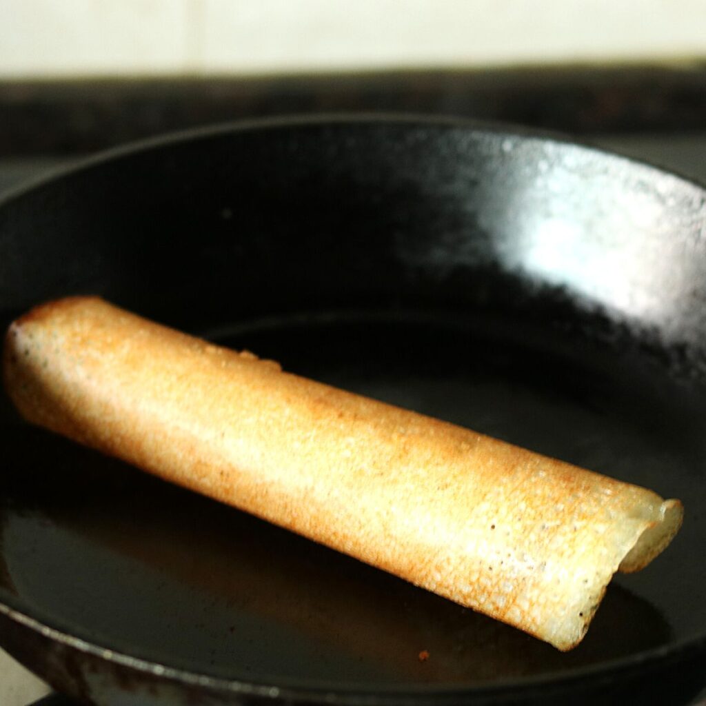 reheating dosa in a tawa